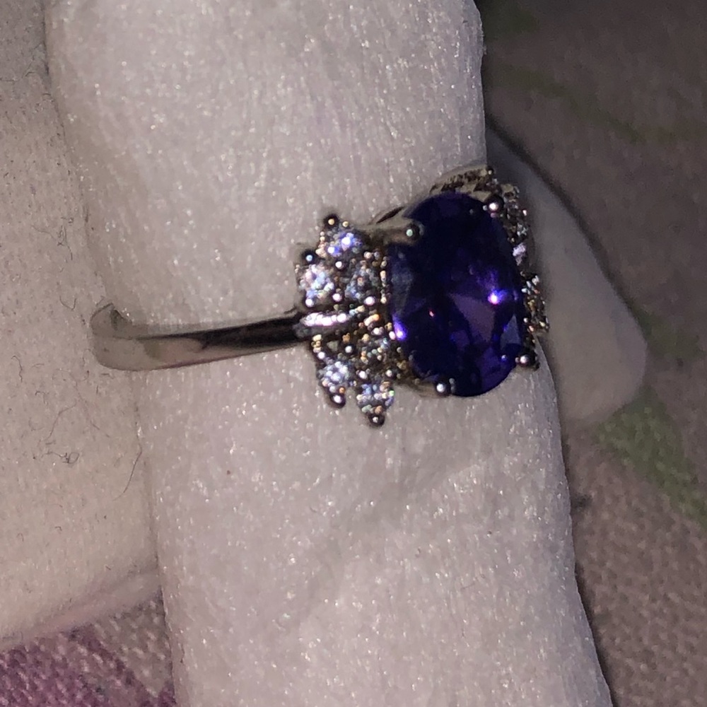 Ring - Picture 2 of 5